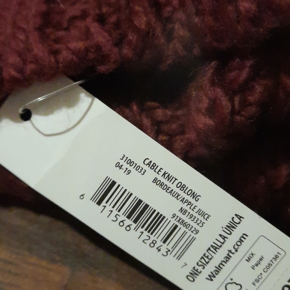 CABLE  KNIT SCARF  OBLONG  NO BOUNDARIES. - Picture 2 of 4